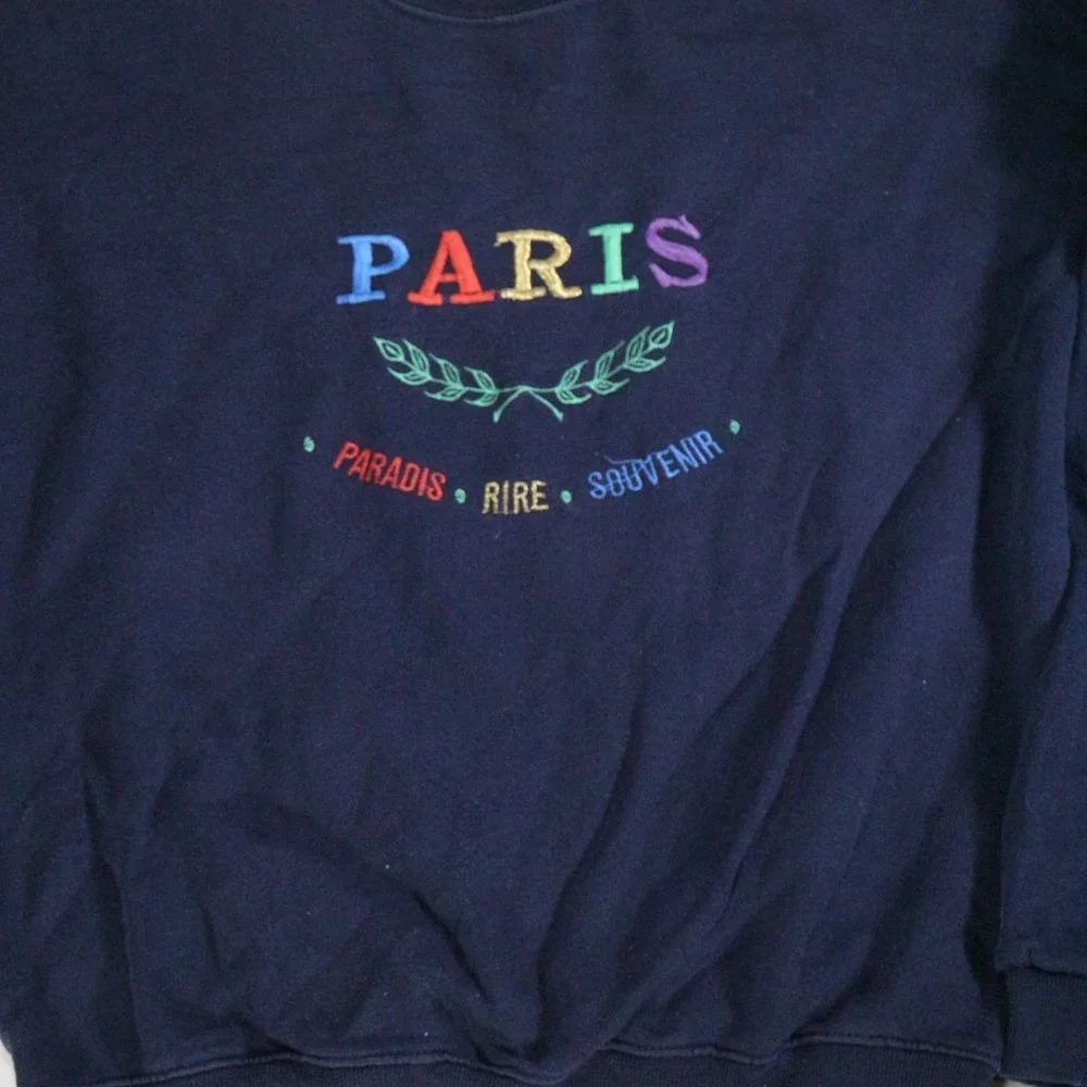 VTG from France PARIS Multicolor Embroidered Sweatshirt Sz MEDIUM Wmn - Picture 2 of 13